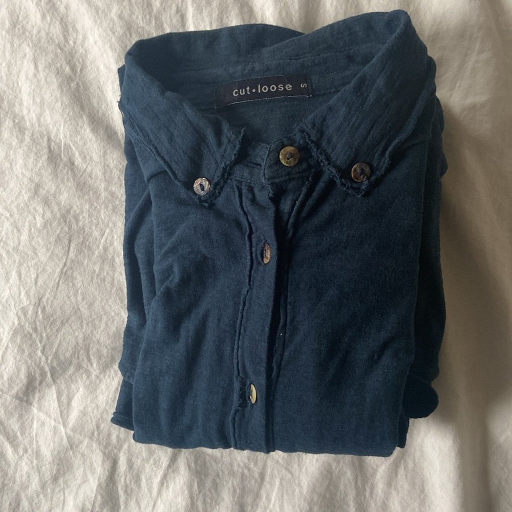 Like new-Cut Loose Relaxed Button Down in blue, S - Picture 11 of 11